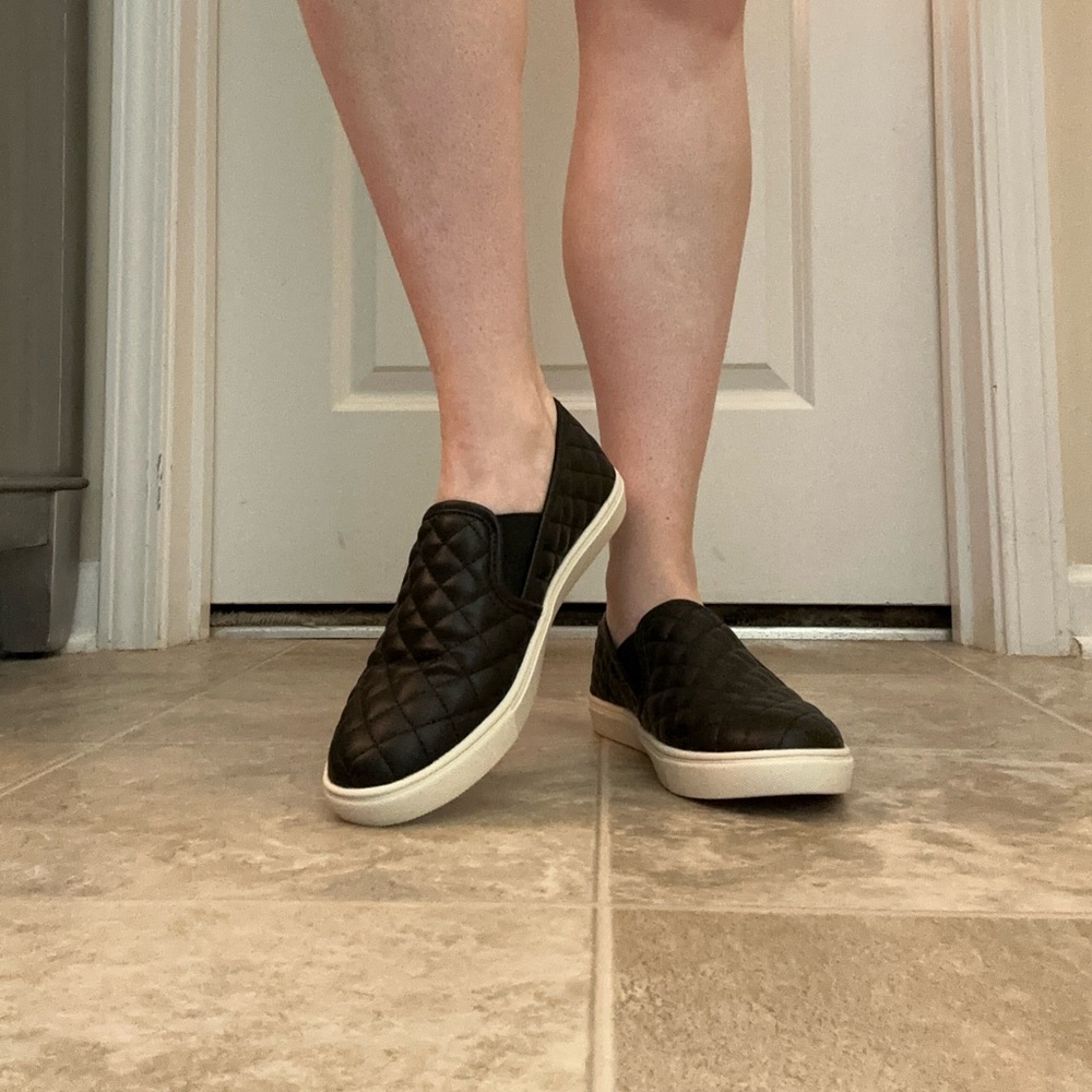Steve Madden black quilted slides, Steve Madden black shoes size 9.5